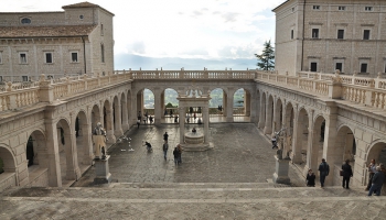 15. februāris. Otrajā pasaules karā sagrauj Montekasino klosteri Itālijā