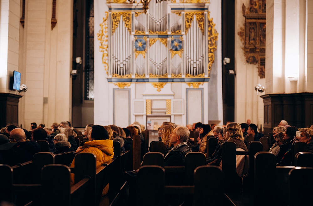 Annija Kristiāna Ādamsone Aigars Raumanis Eiroradio Ziemassvētku diena 
