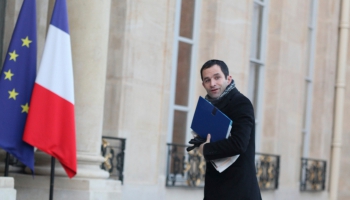 Sociālistu partijas kandidāts Francijas prezidenta vēlēšanās būs Benuā Amons