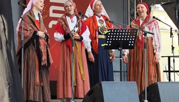 "Saucējas" Rūdolštatē: Ārzemēs vienmēr velkam tautastērpus, jo esam daļa no Latvijas