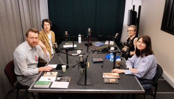 Erotika latviešu valodā un vārdi, kurus baidāmies teikt. Diskutē literāti