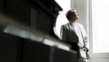 Pianists Žans Eflams Bavuzē albumā "The Beethoven Connection"