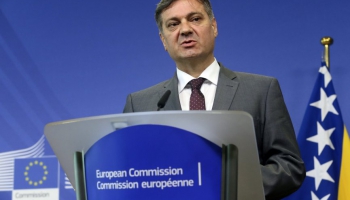 Pieņem Bosnijas un Hercegovinas pieteikumu dalībai ES; iestāšanās var krietni ieilgt
