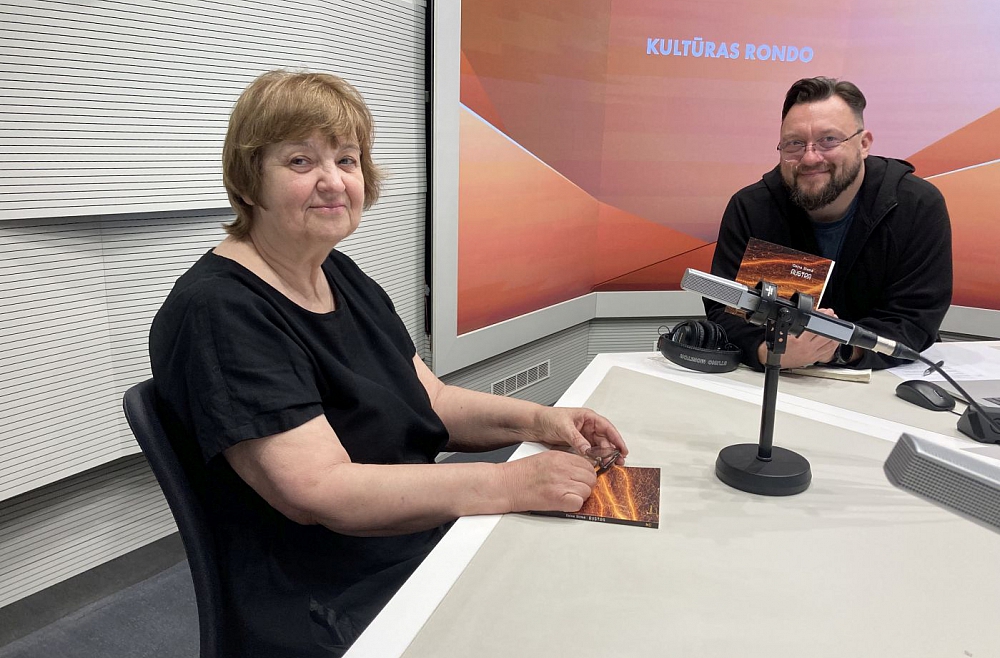 Daina Sirmā par jauno krājumu "Austra": Šis laiks ir smags, un tas ir ienācis dzejā