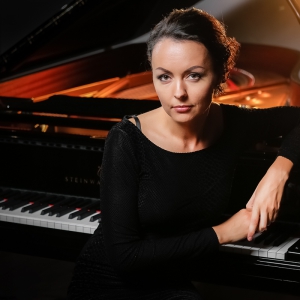 Radīt svētku sajūtu klausītājiem. Saruna ar dziedātāju Viktoriju Majori