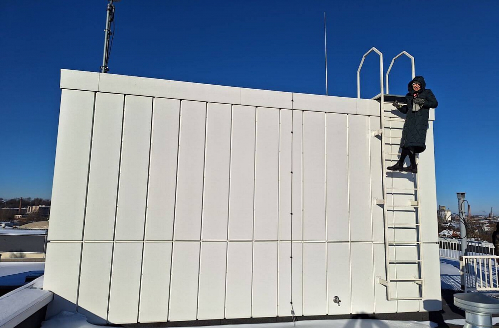 Meteoru novērošanas patruļa uz RTU Būvniecības un mašinzinību fakultātes jumta