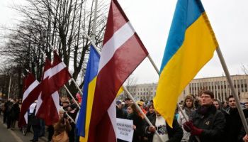 Latvijai jāturpina palīdzēt Ukrainai