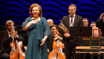 Inga Kalna, "Sinfonietta Rīga" un diriģents Normunds Šnē koncertā "Mūžīgais Mocarts"