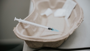Grūtnieču vakcinācija pret Covid-19: topošās māmiņas saskata riskus