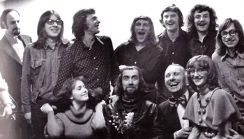 Paskaties zvaigznēs! Imanta Kalniņa dziesmu "Zelta sietiņš" dzied grupa "Menuets" (1976)