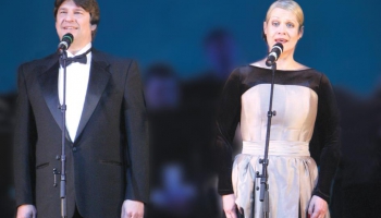 Kristīne Zadovska un Ingus Pētersons Jāņa Lūsēna dziesmu ciklā "Mazu brīdi pirms…"