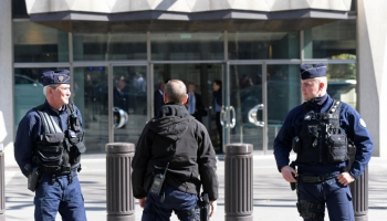 Vēstuļbumbas sprādzienā Valūtas fonda birojā Parīzē ievainota darbiniece