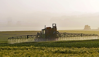 Pesticīdu atliekvielas Latvijas iedzīvotāju organismā: kādus riskus tas rada