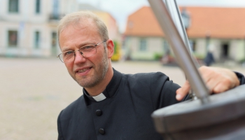 Monopola viesis mācītājs Ivars Jēkabsons