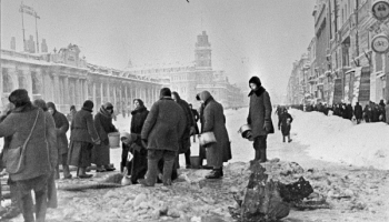 18. janvāris. Sarkanā armija 1943. gadā pārtrauc 16 mēnešus ilgušo Ļeņingradas blokādi