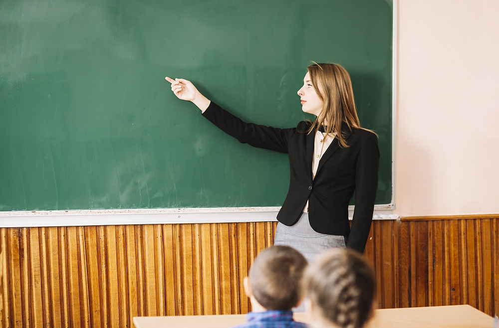 Ko darīt, ja skolā ilgstoši skolā trūkst kāda priekšmeta skolotāju? Ko darīt, ja skolā ilgstoši skolā trūkst kāda priekšmeta skolotāju?