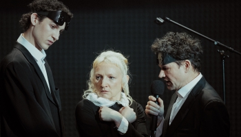 Par izzināmā robežām. Par Pīteru Bruku viņa simtgadē. Par Matīsu Kažu “Apbrīnas ielejā”