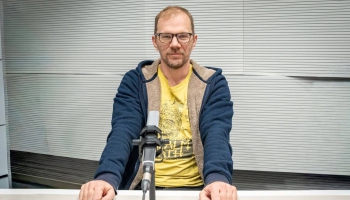 Krustpunktā Brīvais mikrofons ar rakstnieku Jāni Joņevu