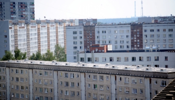 Veikli darboņi Latvijā uzpērk zemi zem mājām, lai pelnītu uz dzīvokļu iemītnieku rēķina