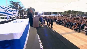 Peresa bērēs Izraēlā piedalās tūkstošiem cilvēku; ieradies arī Abass