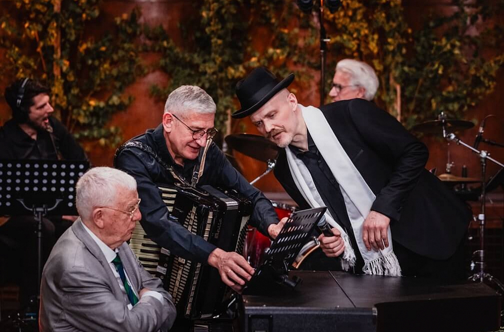 Jāņu laiks radio ēterā laiku lokos Jāņu laiks radio ēterā laiku lokos