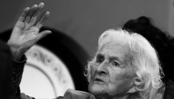 Dzīve pilna mūzikas... 105 gadu vecumā zvaigžņu ceļā devusies aktrise Elvīra Baldiņa