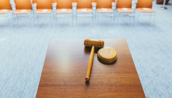 Likumi arvien biežāk kļūst par politiskas cīņas un militāra konflikta sastāvdaļu