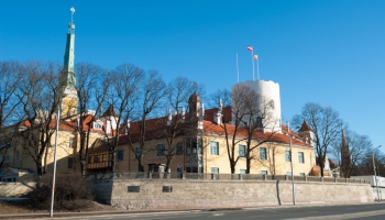 Eksperti apzina ūdensnoplūdes radītos zaudējumus Rīgas pils Baltajā zālē