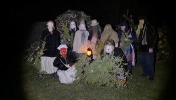 Mīklas min Otaņķu etnogrāfiskā ansambļa dalbnieki