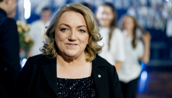 Skatoties uz Emīlu Dārziņu kā personību, cilvēku, komponistu. Saruna ar Airu Birziņu