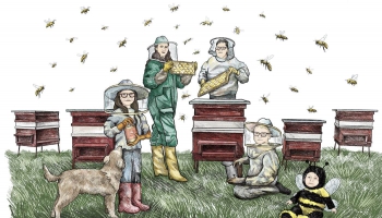 Silvija un Arvis Mozuļčiki Kaives pagastā gādā par 51 bišu saimi