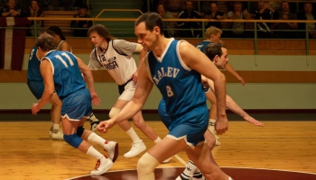 Basketbols un politika 1990. gadā. Igauņu filmā "Kalev" piedalās arī Latvijas aktieri