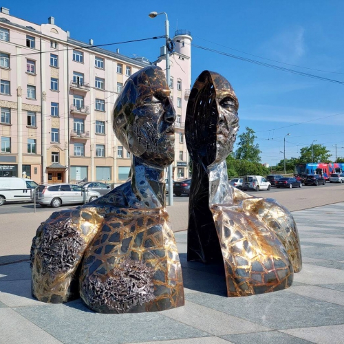 Rīgā apskatāma Ukrainas mākslinieku izstāde "Mēs uzvarēsim!"