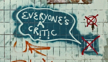 Kas ir kritika un kāpēc to uzskata par netikumu?