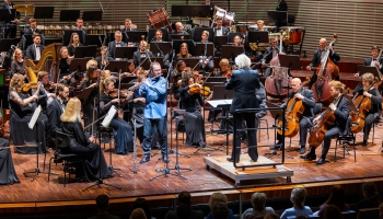 "Flautas burvība un Dvoržāka simfoniskais spēks" Liepājas koncertzālē "Lielais dzintars"