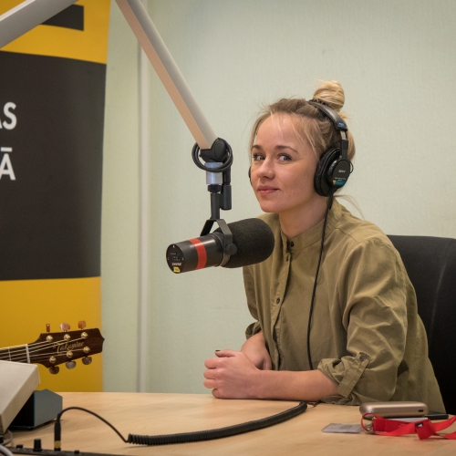 Aija Andrejeva nodod klausītāju vērtējumam singlu "Bāc"