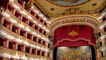 4. novembris. Atklāj Sankarlo operu Neapolē