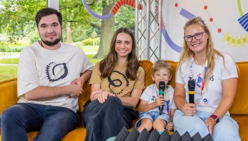 Anda Sproģe-Vāvere uz svētkiem atvedusi Šveices latviešu kolektīvu "Zvaniņš"