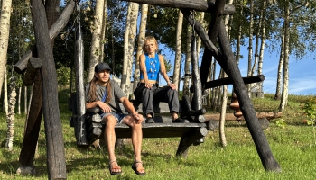 Творческая пара строит “личный рай” в латгальской глубинке