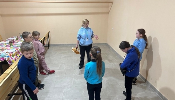 Reportāža: Kā Sumu bērni mācās sadzīvot ar Krievijas uzbrukumiem 