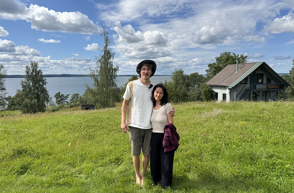 Jānis Dreļs, Melanie Rikeros, Rāzna, dzīve laukos