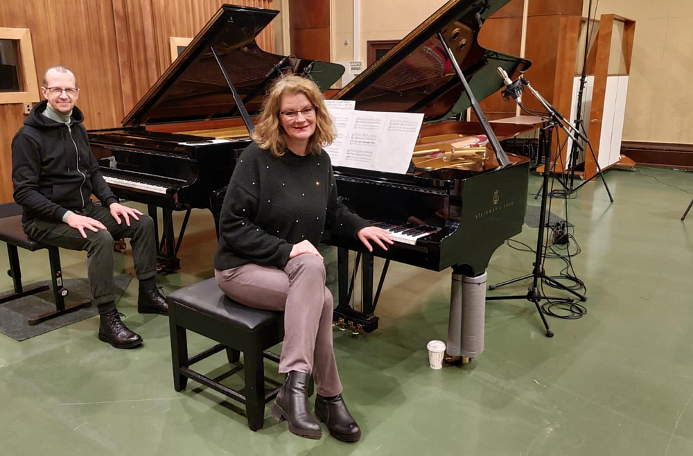 Sanita Glazenburga un Juris Žvikovs Latvijas Radio 1. studijā