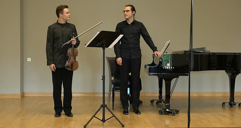 Vijolnieka Daniila Bulajeva un pianista Maksima Taņičeva koncerts Mazajā ģildē 