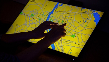 Latvijā izstrādāta interaktīva, taktila Rīgas karte neredzīgiem cilvēkiem