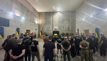 Harkivā mūžībā pavadīts Latvijas brīvprātīgais karavīrs Ņikita Sļadzevskis 