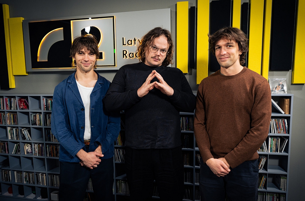 Carnival Youth un Fiņķim kopdziesma