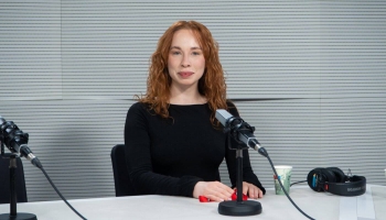 Krustpunktā Brīvais mikrofons ar šova "Pārdziedi mani" vadītāju aktrisi Mariju Linarti