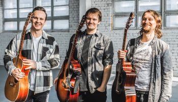 Trīs ģitāristi izdod albumu “Bērziņš Jaunais Smukais”