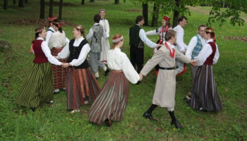 LU deju folkloras kopa “Dandari” un gaidāmā "Kadriļu balle"