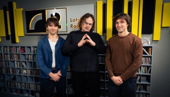 Carnival Youth un Fiņķim kopdziesma